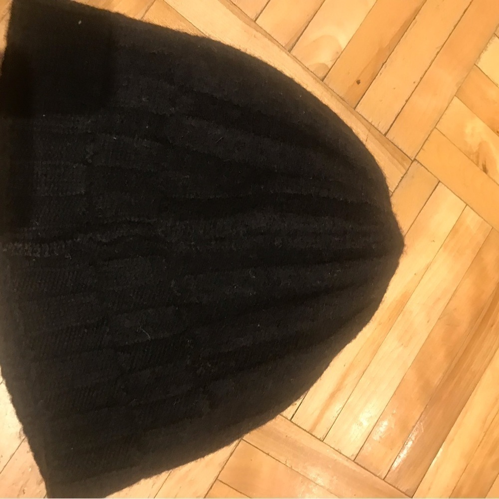 Hugo boss winter hat - Picture 2 of 5